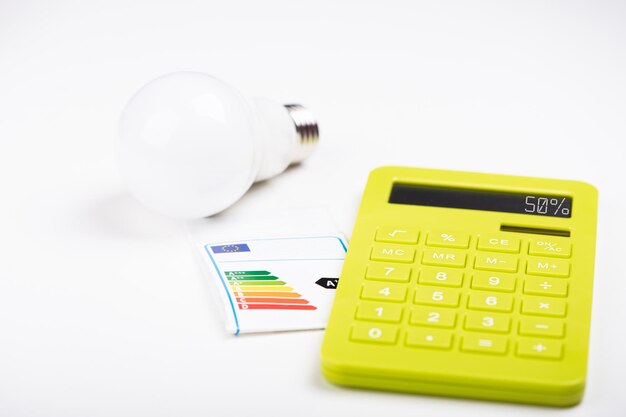Ampoule, calculatrice et étiquette d'efficacité énergétique